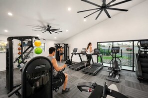 Fitness facility - Bright Urban Retreat | Balcony Gym Washer/Dryer (Scottsdale)