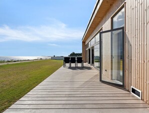 Outdoor dining - "Eljas" - 10m from the sea by Interhome (Sjølund)