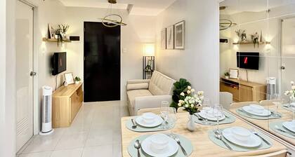 Cozy 2 Bedrooms Condo Near Oakridge w/ WiFi | Great for Families & Friends