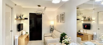 Cozy 2 Bedrooms Condo Near Oakridge w/ WiFi | Great for Families & Friends