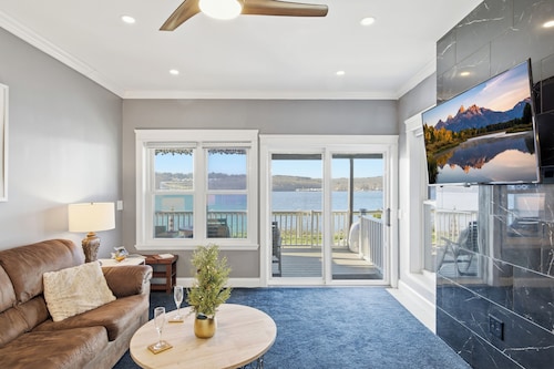 Riverview Retreat: Guest Suite