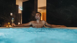 Kapalı spa küveti
