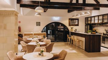 2 か所のバー / ラウンジ