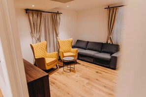 Deluxe Suite, Resort View | In-room safe, desk, laptop workspace, iron/ironing board - Wine & boutique hotel Terbotz (Štrigova)