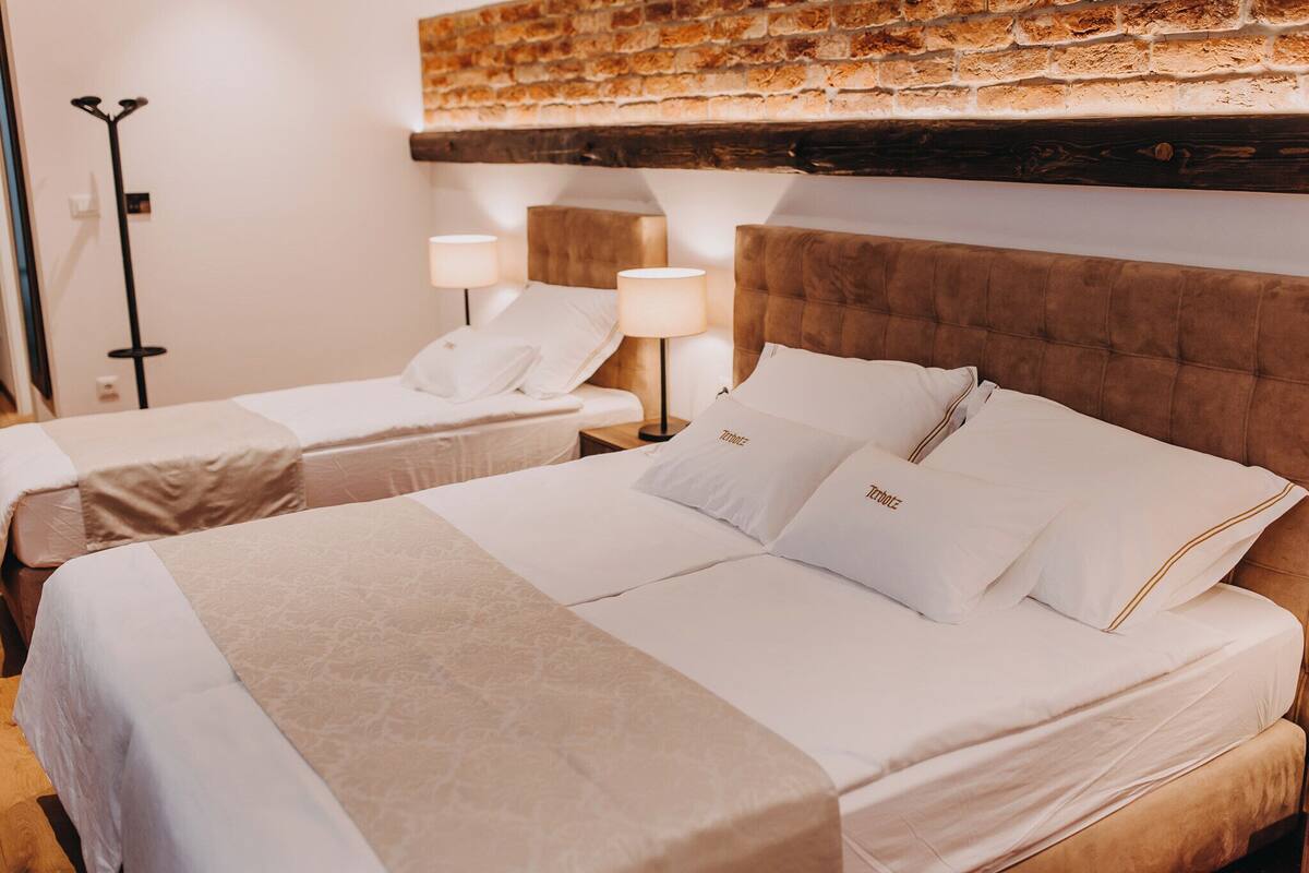 Comfort Triple Room | In-room safe, desk, laptop workspace, iron/ironing board