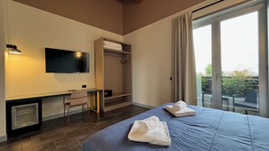 Superior Double Room, Balcony | In-room safe, desk, blackout drapes, soundproofing