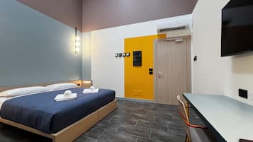 Classic Double Room | In-room safe, desk, blackout drapes, free WiFi