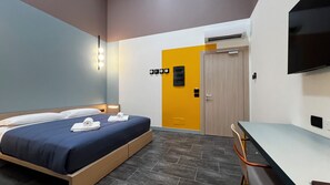 خزنة داخل الغرفة ومكتب وستائر تعتيم وواي فاي مجانًا