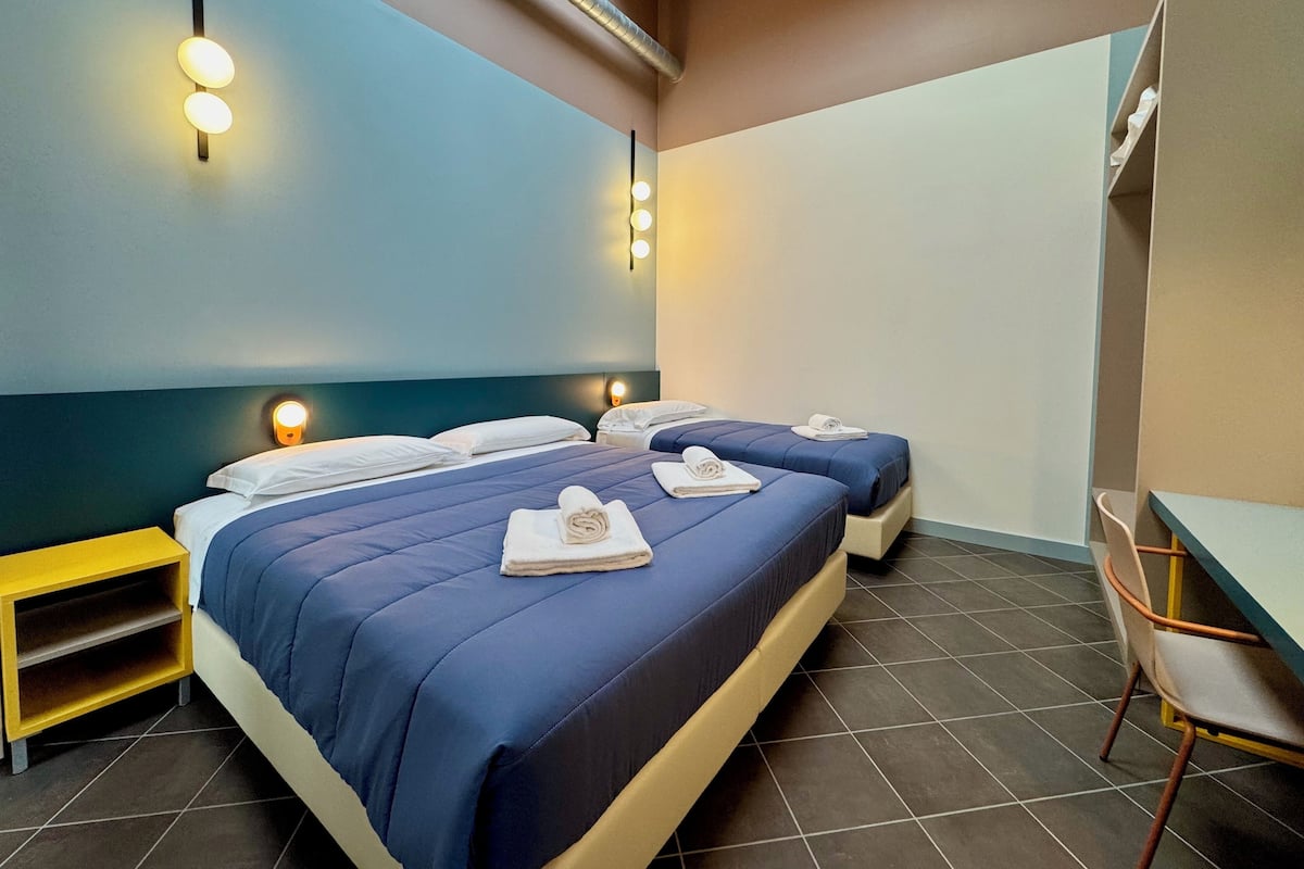 Deluxe Apartment | In-room safe, desk, blackout drapes, soundproofing