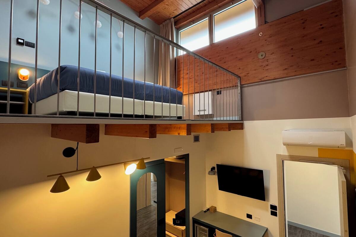 Classic Loft | In-room safe, desk, blackout drapes, soundproofing