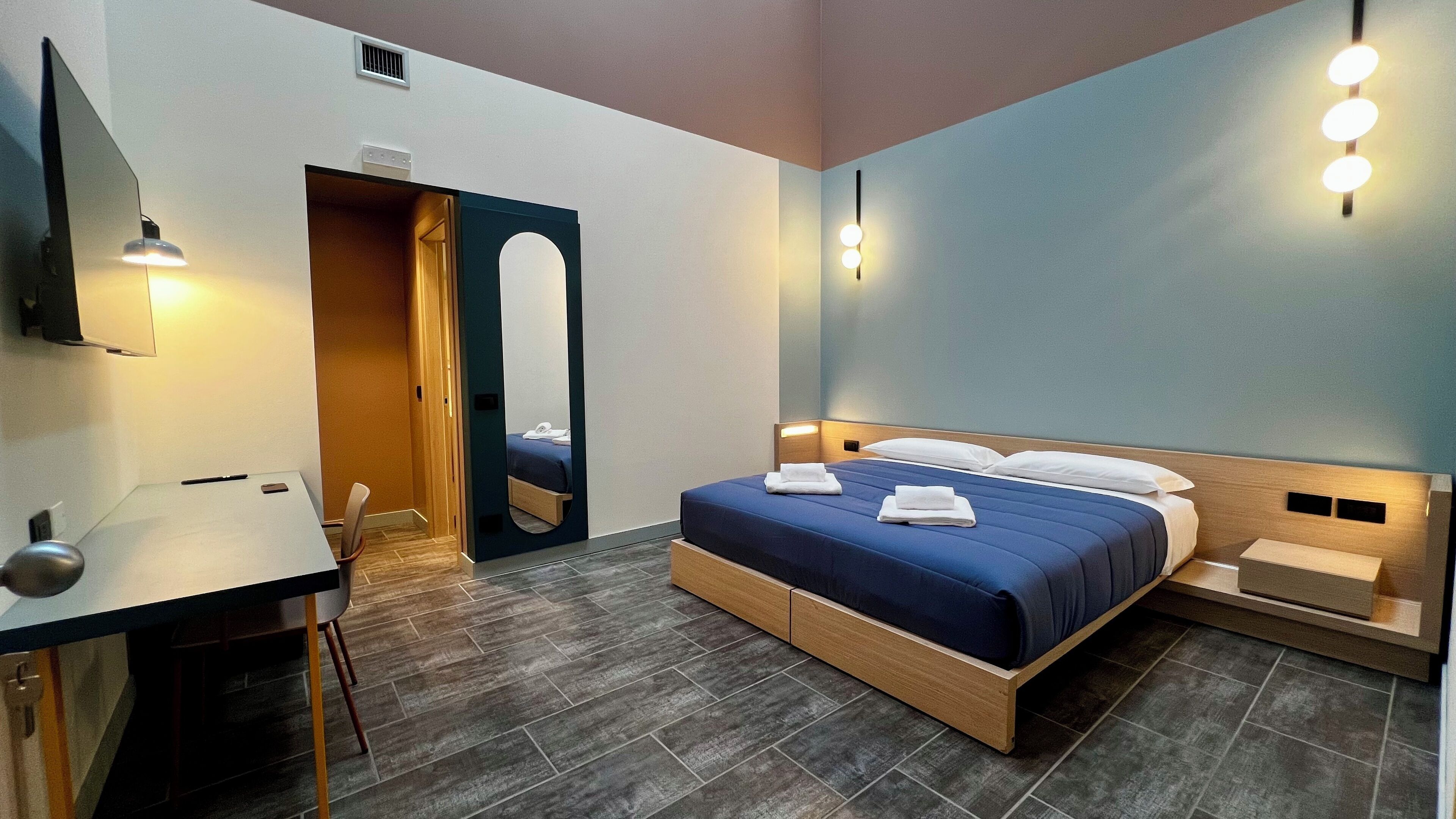 Classic Double Room | In-room safe, desk, blackout drapes, free WiFi