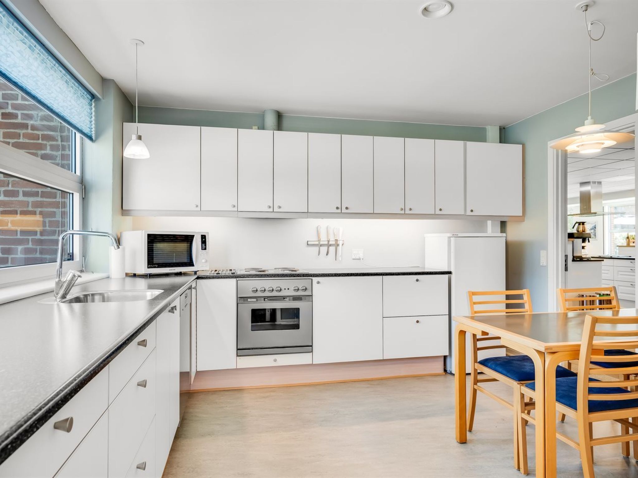 Fridge, microwave, dishwasher, cookware/dishes/utensils