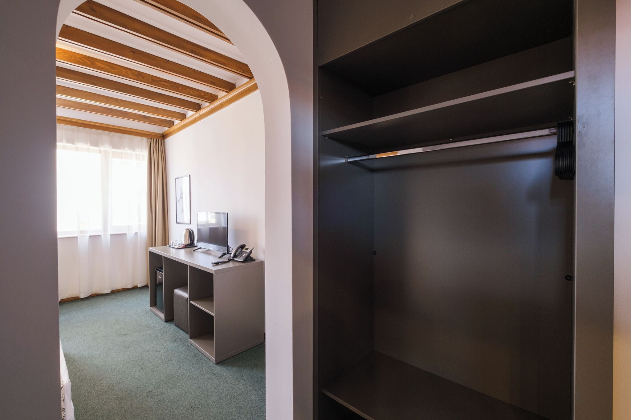 办公桌、熨斗/熨板、免费 WiFi