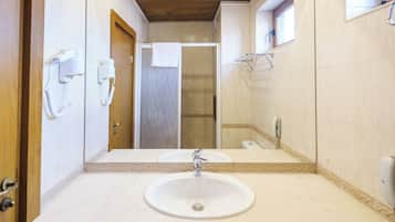 Double Room, City View | Bathroom