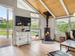 TV, fireplace - "Maini" - 350m from the sea by Interhome (Børkop)