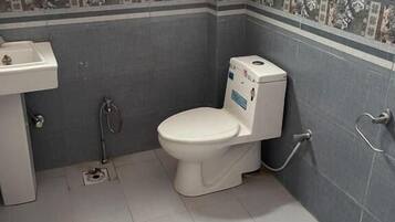 Deluxe Double Room, Mountain View | Bathroom