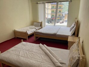 Deluxe Double Room, Mountain View - Khunjerab Lodges  (Naran)