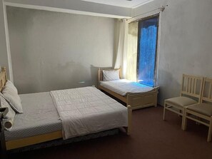 Deluxe Double Room, Mountain View - Khunjerab Lodges  (Naran)