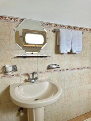 Deluxe Double Room, Mountain View | Bathroom - Dream Palace (Naran)