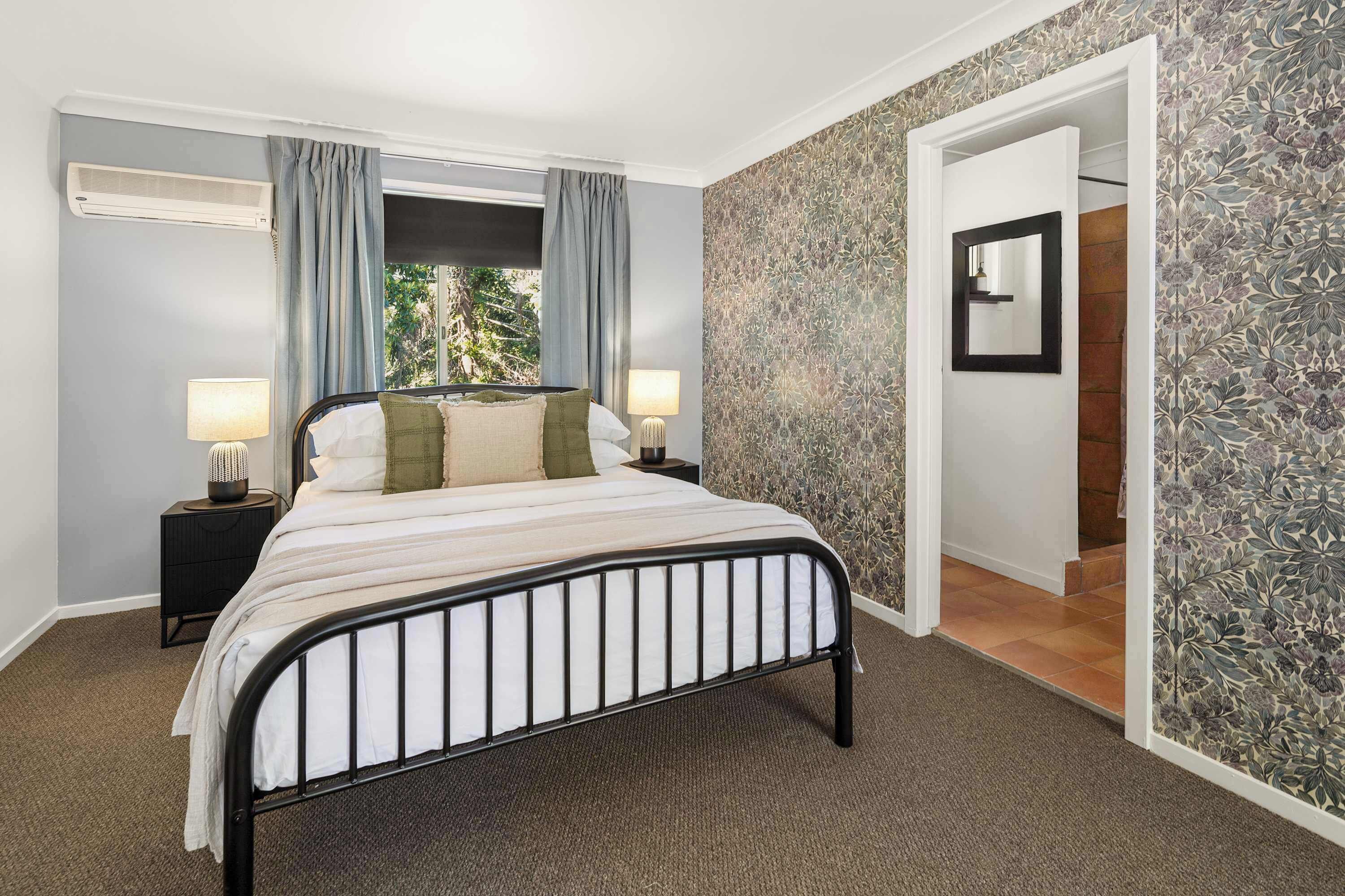 1 bedroom, desk, iron/ironing board, WiFi