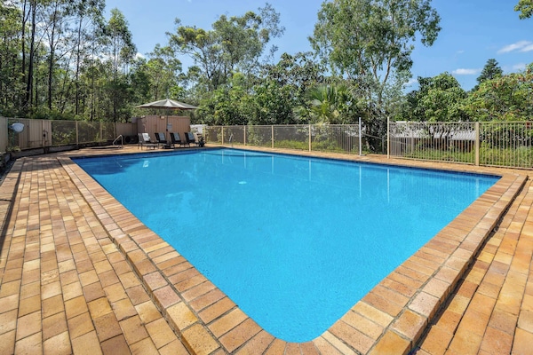 Outdoor pool (unheated) with spa and sun loungers.
GRANDER® revitalised water.