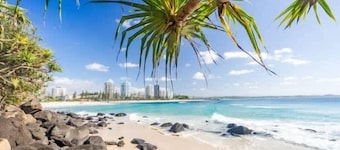 Kirra Beach Escape - Pool, Pets, Near Airport