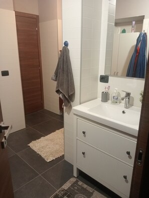 Deluxe Double or Twin Room | Bathroom - Sky Apartament (Almese)