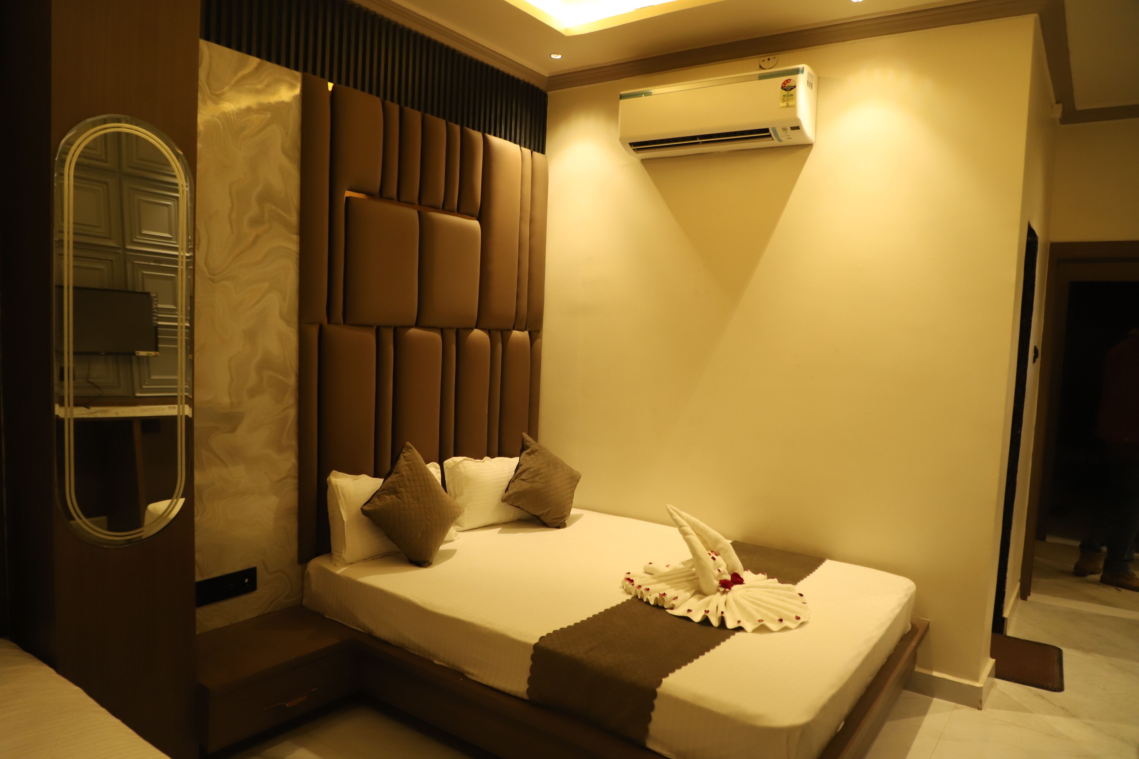 Desk, laptop workspace, free WiFi