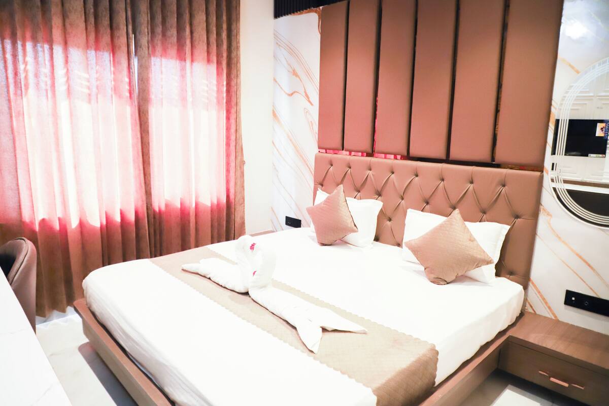 Deluxe Room | Memory-foam beds, desk, laptop workspace, free WiFi