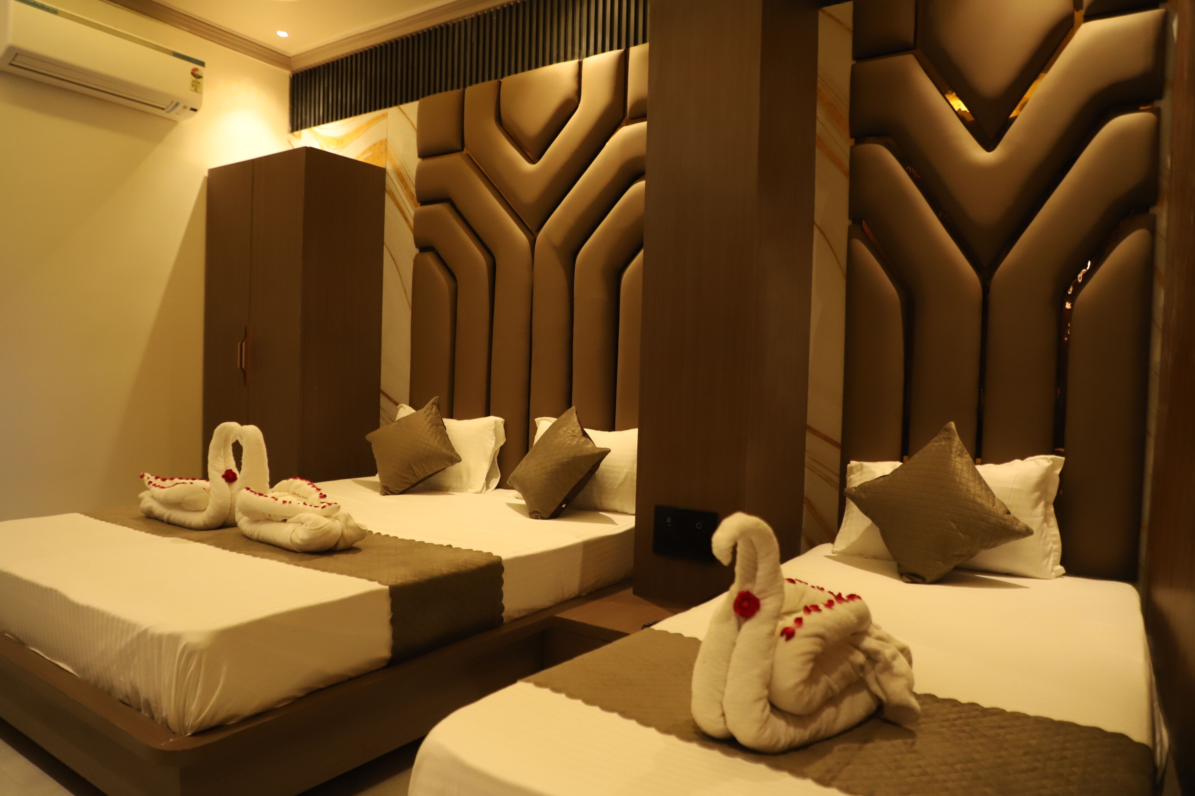 Desk, laptop workspace, free WiFi