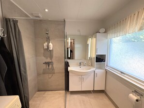 Bathroom - "Haralde" - 1.4km from the sea by Interhome (Vig)