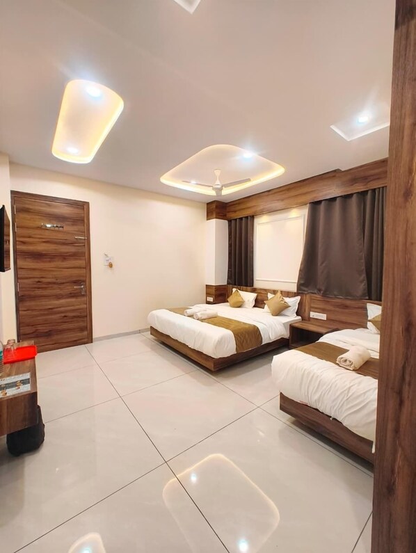 Deluxe Triple Room | Free WiFi - Hotel Vistara (Ujjain)