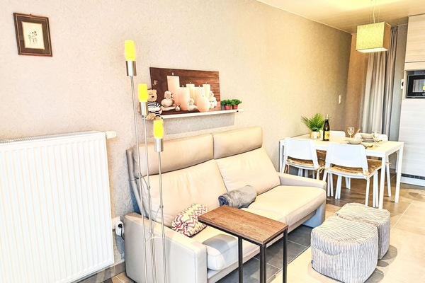 Interior Design, Flooring, Möbel, Fussboden, Zimmer, Decke, Wohnzimmer, Couch, Wohnung