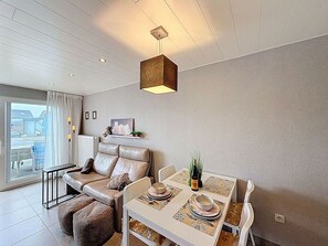 Dining - Stunning private villa for 4 guests with WIFI, TV and terrace (Bruges)