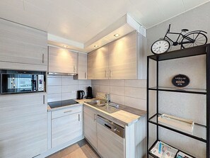 Microwave, dishwasher - Stunning private villa for 4 guests with WIFI, TV and terrace (Bruges)