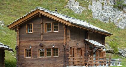 Chalet Le Murmure du Torrent, 40 minutes from the iconic Lac Bleu