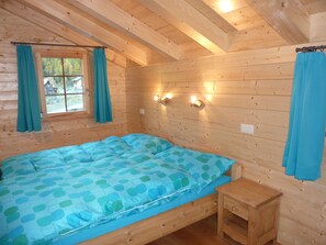 4 chambres, fer et planche à repasser, accès à Internet, literie fournie