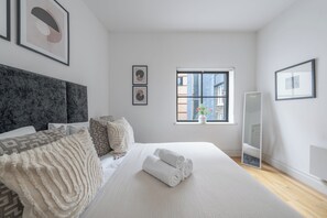 City Apartment, 1 Double Bed with Sofa bed, Non Smoking, City View | Iron/ironing board, cribs/infant beds, travel crib, free WiFi - Holborn 1BR Near Chancery Lane (London)