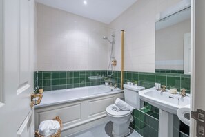 Appartement Ville, 1 lit double et 1 canapé-lit, non-fumeurs, vue ville | Salle de bain