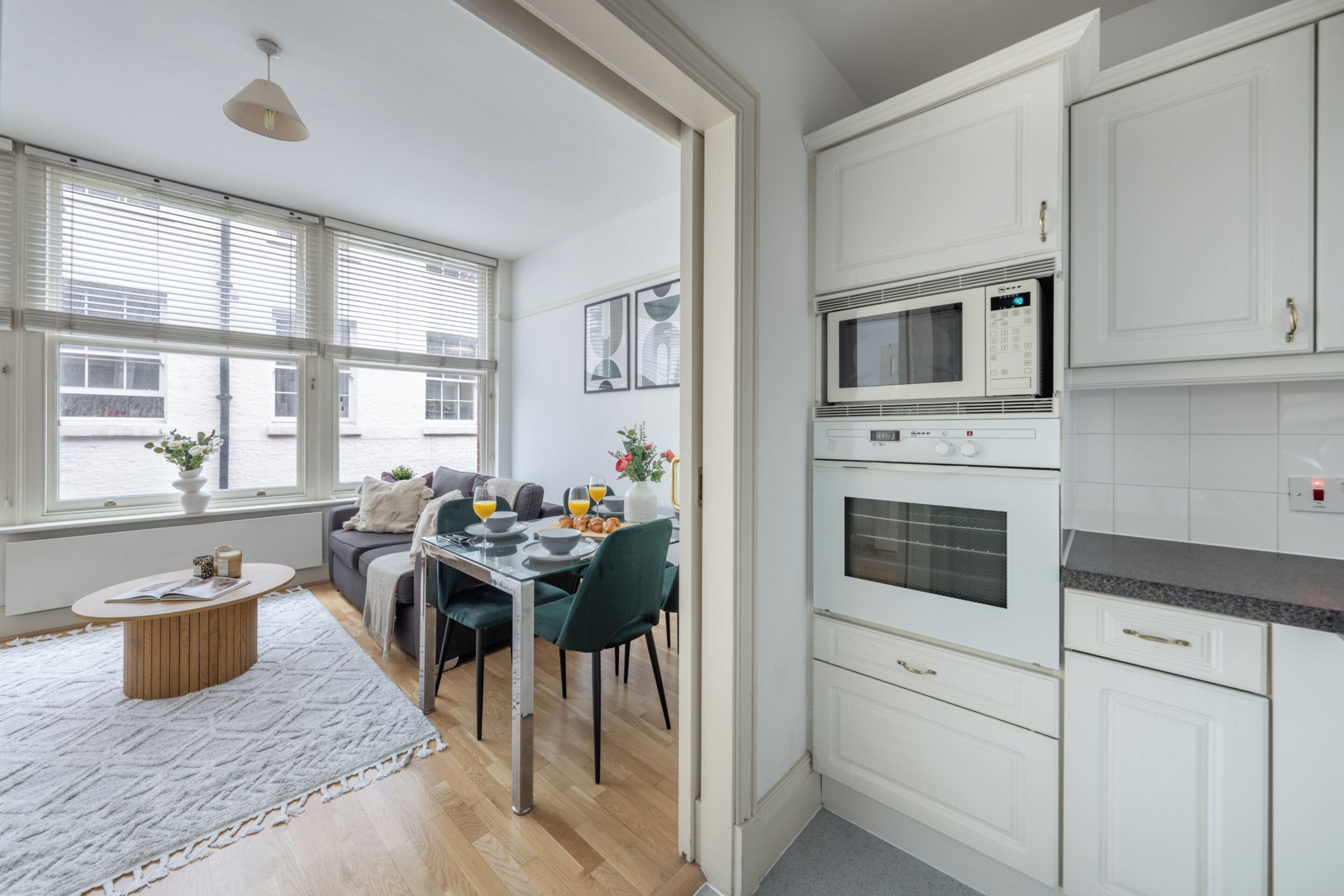 City Apartment, 1 Double Bed with Sofa bed, Non Smoking, City View | Living area | 40-inch Smart TV with satellite channels