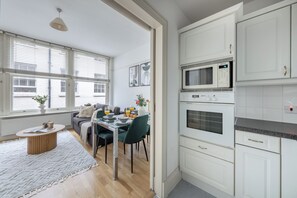 City Apartment, 1 Double Bed with Sofa bed, Non Smoking, City View | Living area | 40-inch Smart TV with satellite channels - Holborn 1BR Near Chancery Lane (London)