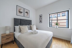 City Apartment, 1 Double Bed with Sofa bed, Non Smoking, City View | Iron/ironing board, cribs/infant beds, travel crib, free WiFi - Holborn 1BR Near Chancery Lane (London)