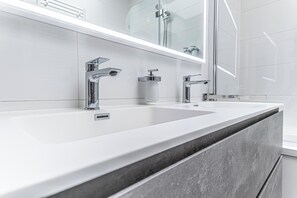 Basic Apartment | Bathroom - Luxury AC Balcony Apartment City Center (Vienna)