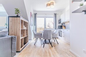 Basic Apartment | Private kitchen - Luxury AC Balcony Apartment City Center (Vienna)