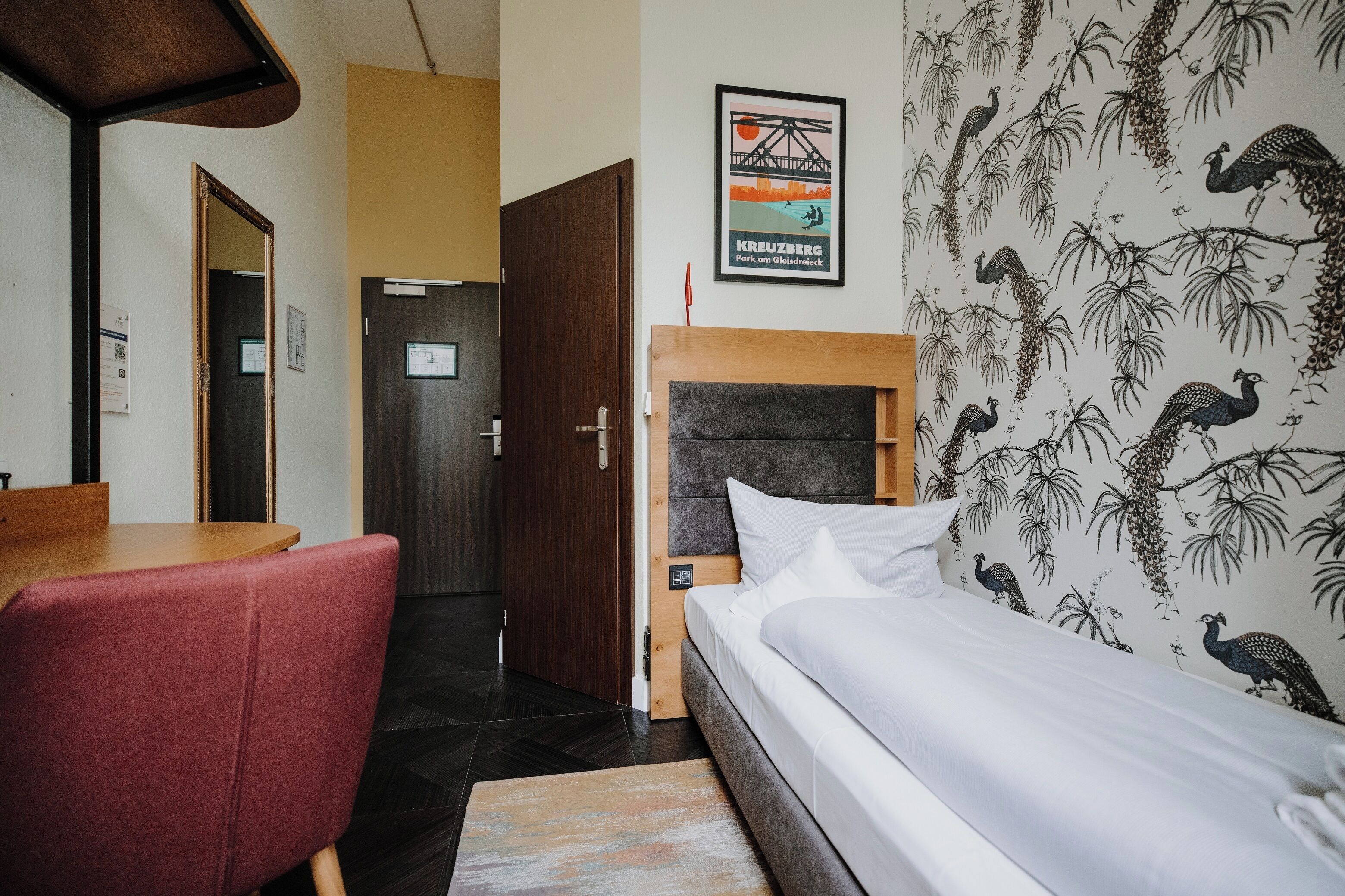 Single Room, Non Smoking, Private Bathroom | Premium bedding, in-room safe, desk, blackout drapes