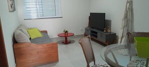 Living area - House with pool, great for families. (Piúma)