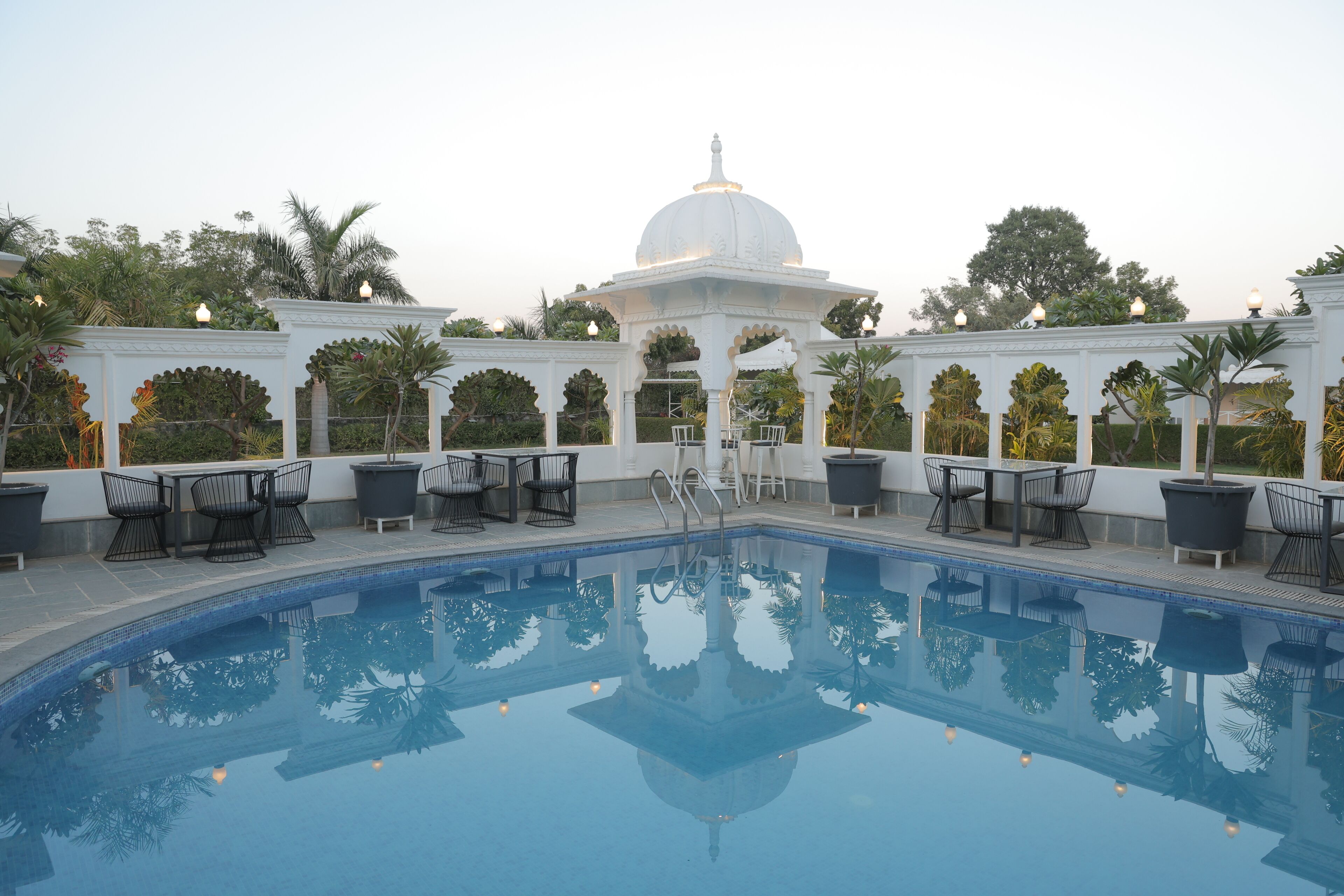15 outdoor pools