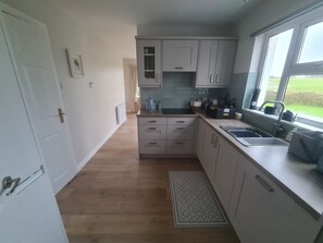 Fridge, microwave, oven, dishwasher - Comfortable 3-bedroom house in Liscannor - coastal, village, & cliffs (Liscannor)