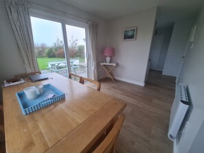 Dining - Comfortable 3-bedroom house in Liscannor - coastal, village, & cliffs (Liscannor)