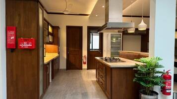 Deluxe Double Room, City View | Private kitchen